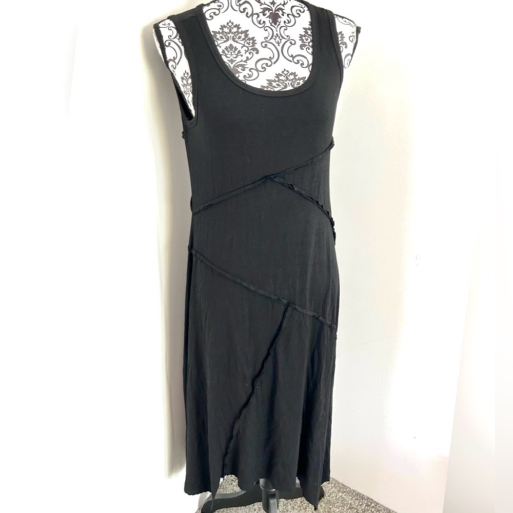 Mystree Women’s Black Seamed Asymmetrical Round Neck Sleeveless Midi Dress